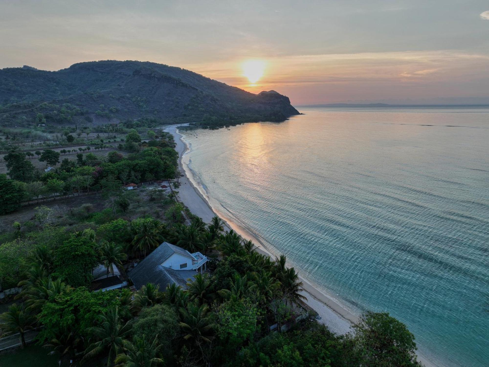 Myamo Beach Lodge Jereweh Eksteriør bilde