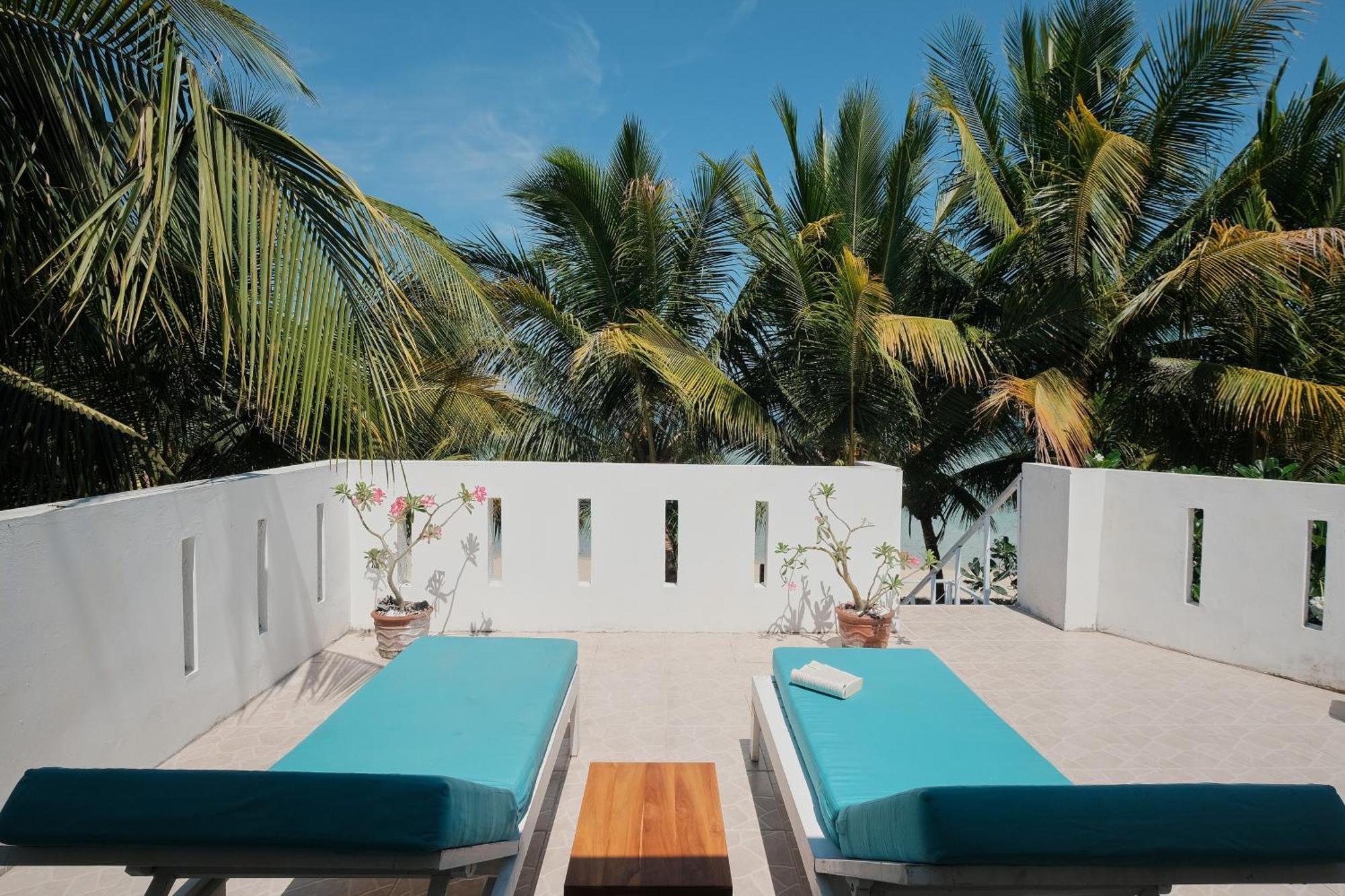 Myamo Beach Lodge Jereweh Eksteriør bilde