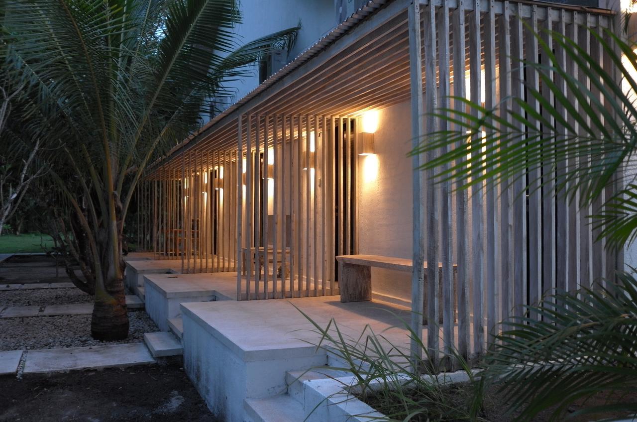Myamo Beach Lodge Jereweh Eksteriør bilde