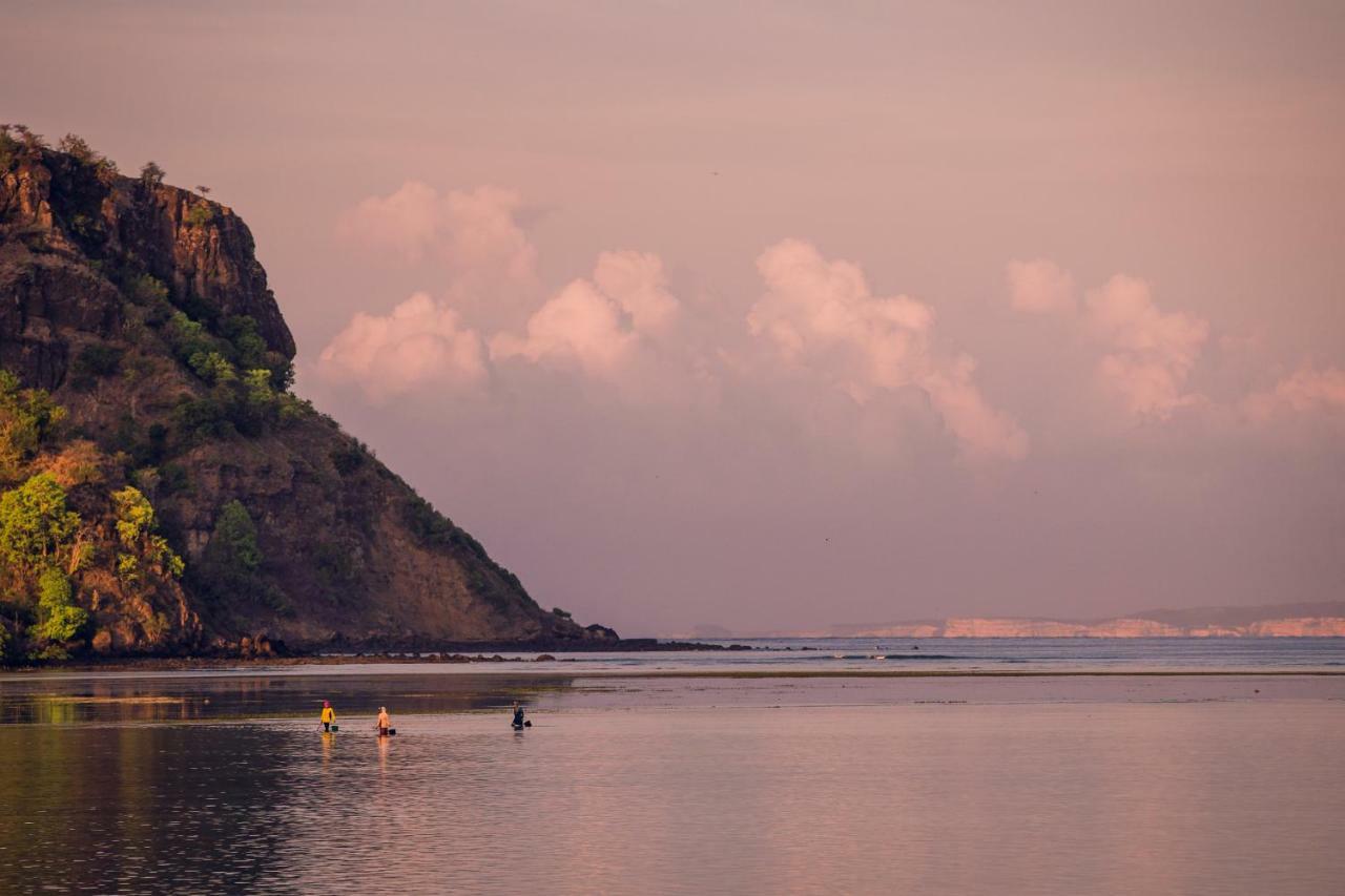 Myamo Beach Lodge Jereweh Eksteriør bilde